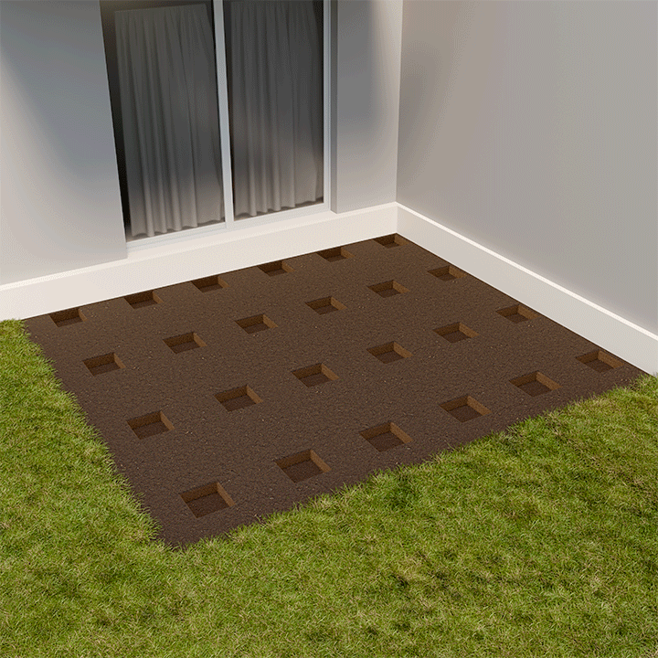 Image du terrain creusé pour insérer les plots en béton