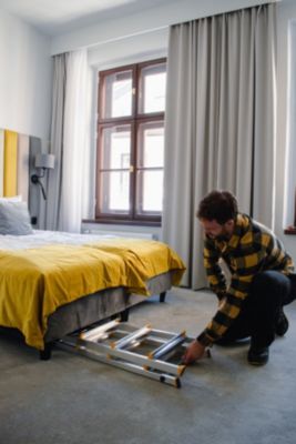 Échelle en aluminium à marches larges DRABEST 5 marches avec étagère, capacité de charge 150 kg, 1 pièce.