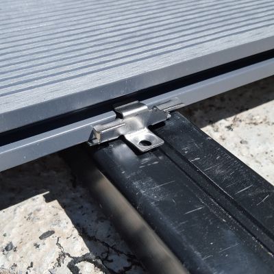 100 clips et vis inox pour lame de terrasse composite alvéolaire Greendeck R