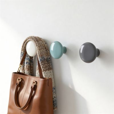 3 porte-manteaux boules multicolores en bois à fixer Form Lomé