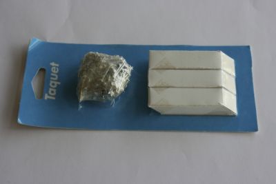 8 taquets d'assemblage .3.5 x .3 cm