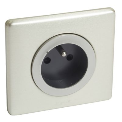 Prise de courant connectée Céliane with Netatmo 16A 3680W connexion par bornes automatiques titane