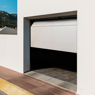 Porte de garage sectionnelle acier GoodHome RAL 9010 .240 x h.200 cm motorisée en kit
