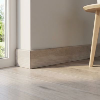 Plinthe MDF effet chêne GoodHome décor 60 H.8 cm x .220 cm x ép.13 mm vendue à la pièce