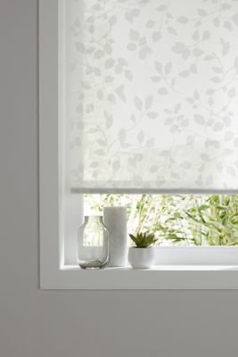 Store enrouleur Colours Azzuro polyester blanc fleurs 75 x 195 cm