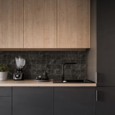 Crédence de cuisine effet marbre noir IDPanneaux L. 255 x H. 60 cm - Idpanneaux