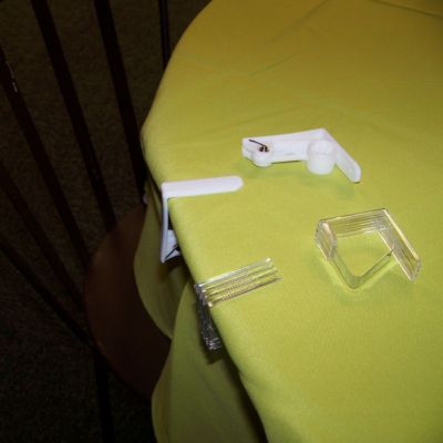 4 pinces transparentes pour nappe 4.6 x 4.3 cm
