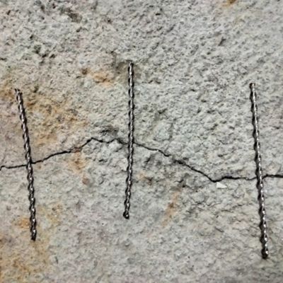 5 agrafes hélicoïdales (22cm x 8mm). Réparation de fissures, assemblage, couture et agrafage de joints. Acier inoxydable 304
