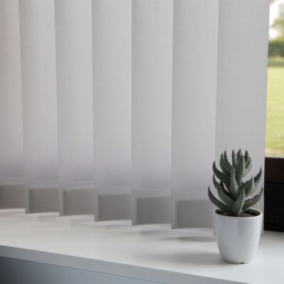 5 lamelles verticales orientables 89mm pour store californien en voile gris clair sans chaînette basse H.260cm Madeco