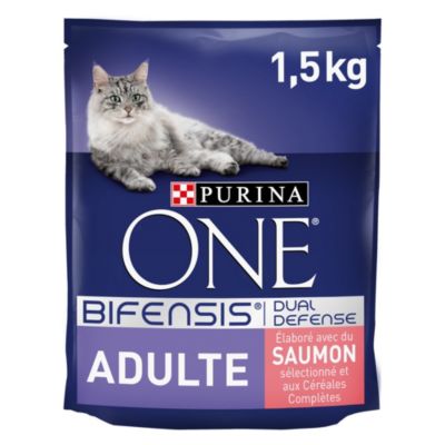 Croquettes pour chat adulte One Adulte saumon et céréales complètes 1,5kg