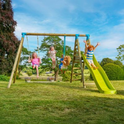 Station de jeux en bois Ceyreste Barbouzet TP Toys 2 balançoires + 1 vis-à -vis + toboggan L.342 x l.342 x H.224 cm