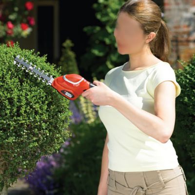 Sculpte-haies sur batterie Black&Decker GSL700 7V-1 2Ah