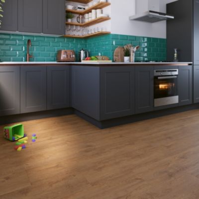 Sol stratifié clipsable Skara chêne brun 8 mm compatible pièces humides