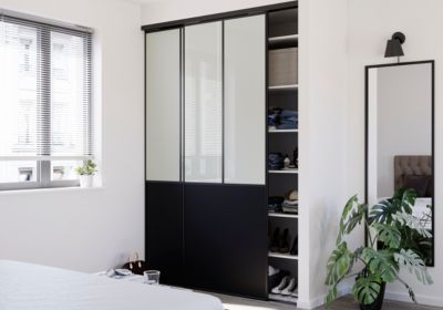 Porte de placard coulissante atelier noir mat profil noir GoodHome Arius H. 248,5 x L. 91.2 cm + amo