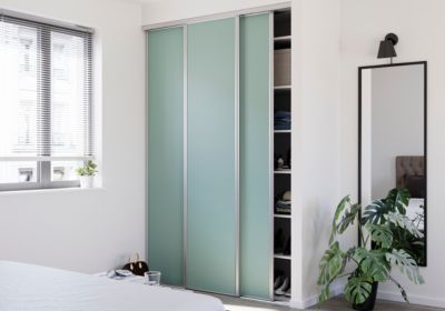 Porte de placard coulissante vert de gris profil gris GoodHome Arius H. 248,5 x L. 62.2 cm + amortis