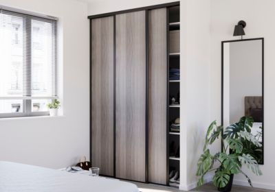 Porte de placard coulissante effet chêne grisé profil noir GoodHome Arius H. 248,5 x L. 62.2 cm + am