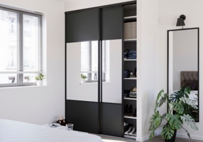 Porte de placard coulissante avec miroir anthracite profil noir GoodHome Arius H. 248,5 x L. 92.2 cm