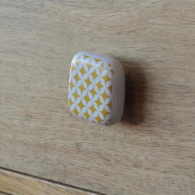 Bouton de meuble carré Beloen jaune l.4.1cm x h.4.1cm x p.1.9cm