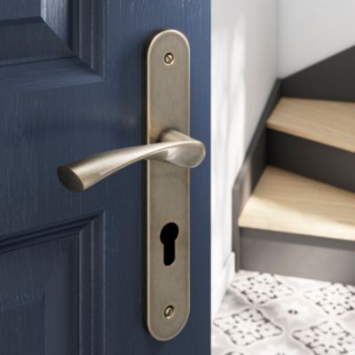 Ensemble poignée sur plaque rondcylindre GoodHome Breage effet laiton satin doré L.120.5mm x l.40mm 