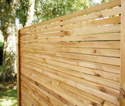 Panneau droit de clôture Mahoe en lames bois vénitiennes ajourées