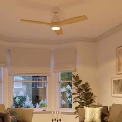 Ventilateur de plafond Szilard LED intégrée IP20 2200lm L.132xH.38,2cm bois et blanc GoodHome - Goodhome