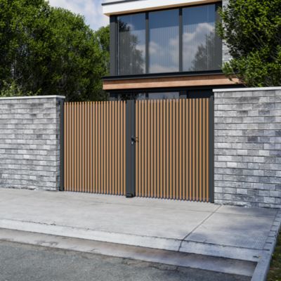 Portail battant tasseau plein aluminium chêne clair et gris RAL 7016 l.300 x H.170 cm 4ALU