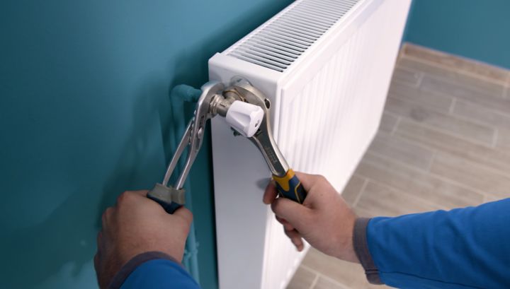 Comment remplacer un radiateur par un sèche-serviettes eau chaude