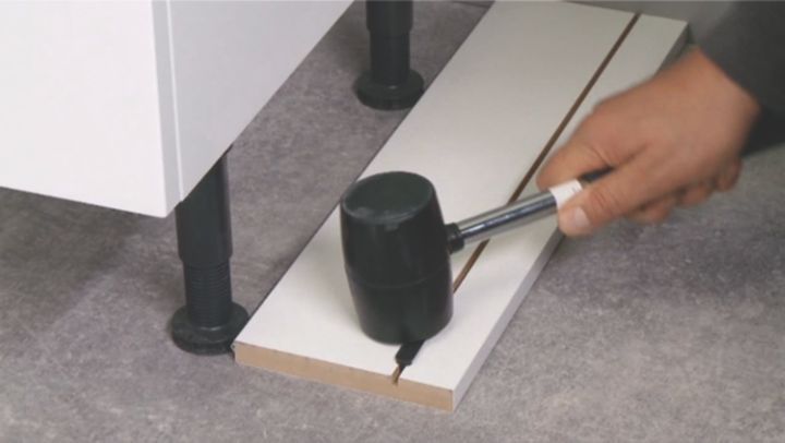Comment Poser Portes Tiroirs Et Poignees Des Meubles Castorama