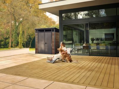 Abri de jardin WALNUT Signature 77 en résine imitation bois 4,7 m² Keter