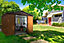 Abri de jardin Yardmaster WGY en métal coloris marron et imitation bois ép.0,3 mm surface extérieure 5,97 m²