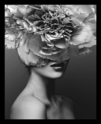 Affiche portrait femme chapeau de fleurs noir et blanc L.40 x H.50cm Dada Art