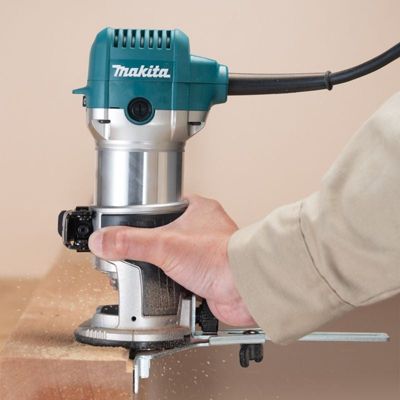 Affleureuse-défonceuse Makita Rt0702c À Vitesse Variable 710 W Avec Fonction Anti-redémarrage