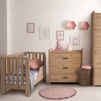 AMELIA II Lit bébé évolutif avec barrière de sécurité Chêne sans tiroir