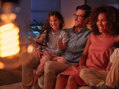 Ampoule connectée dimmable Bluetooth Philips Hue IP20 Globe E27 550lm 7W blanc chaud