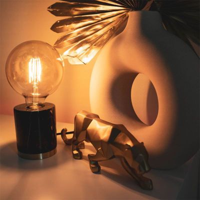 Ampoule LED connectée KOZii, éclairage multi-blancs, Filament E27 G125 au verre ambré, 5,5W cons. Variation de luminosité