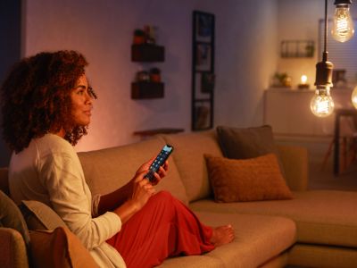 Ampoule LED connectée Philips Hue oblong IP20 E27 550lm 7W blanc chaud
