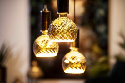 Ampoule LED décorative E27 230lm blanc chaud 6W Segula