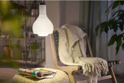 Ampoule LED Ultra efficient A60 E27 840lm 4W=60W blanc chaud Philips