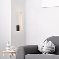 Applique LED intégrée Arion métal noir et bois beige blanc chaud 7,5W IP20 L.10 x H.33 x P.6,5 cm Brillant