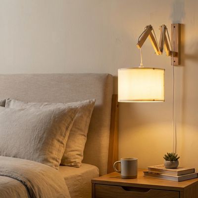Applique murale extensible en bois avec abat-jour en tissu blanc