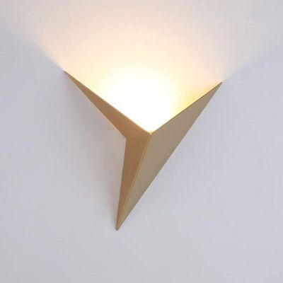 Applique Murale Intérieure LED 3W, Applique Murale Créative Triangle Or 3000K Blanc Chaud Applique Murale Moderne en Métal pour