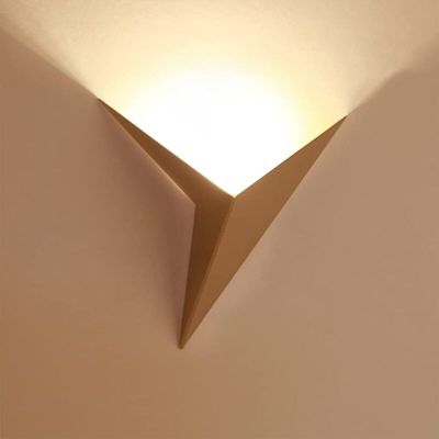 Applique Murale Intérieure LED 3W, Applique Murale Créative Triangle Or 3000K Blanc Chaud Applique Murale Moderne en Métal pour