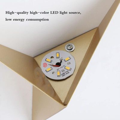 Applique Murale Intérieure LED 3W, Applique Murale Créative Triangle Or 3000K Blanc Chaud Applique Murale Moderne en Métal pour