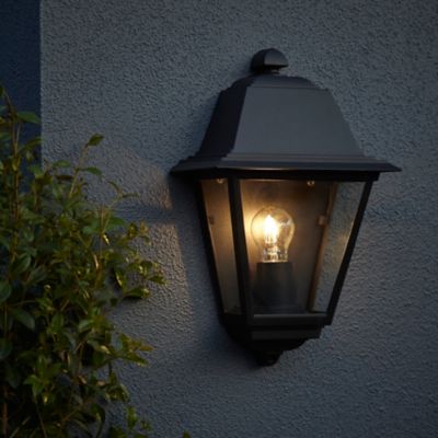 Applique murale Sagwon E27 60W IP44 GoodHome noir