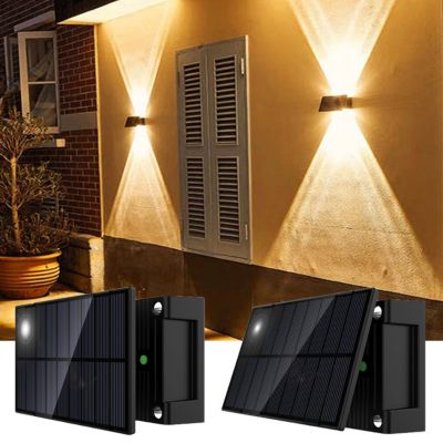 Applique murale solaire d'extérieur, lot de 2 lampes haut et bas, lumière solaire pour éclairage extérieur LED, blanc chaud