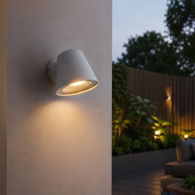 Appliques murales LED en aluminium blanc pour lextérieur IP44 les patios et jardins. Comprend une ampoule GU10 5W.