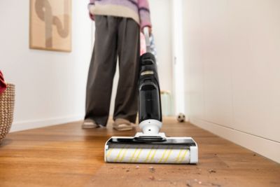 Aspirateur laveur KARCHER FCV4, sans fil, 200m², aspire lave et sèche
