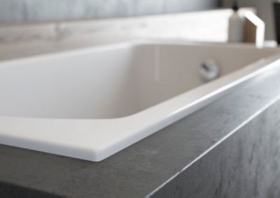 Baignoire asymétrique 150 x 75 Gauche AVITA SLIM acrylique blanc, sans Habillage + Pieds + Vidage à chromé