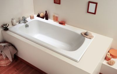 Baignoire rectangulaire Allibert Flavis L.150 x l.70 x H.42 cm en Toplax coloris blanc avec pieds