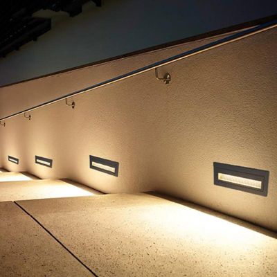 Balise LED en Saillie Rectangle 3W 220V 65 degrés Noire IP65 pour Escaliers - Blanc Chaud 2300K - 3500K - SILAMP